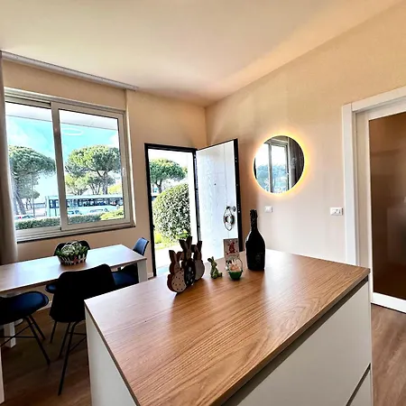 Green Garden Apartment *